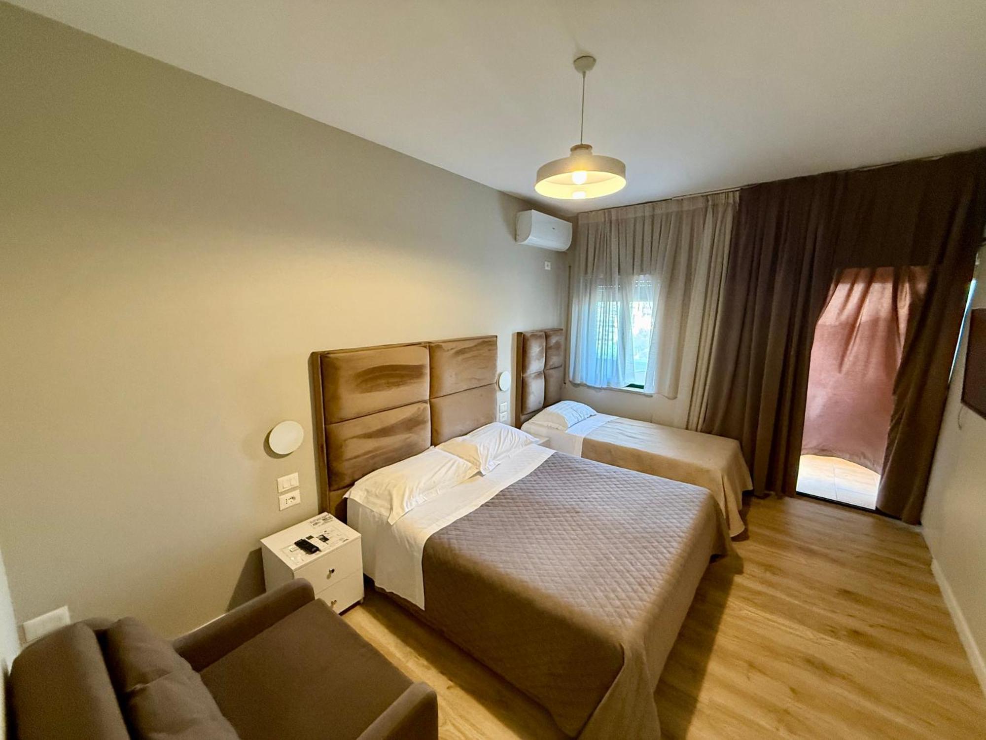 Dionis 2* Tirana
